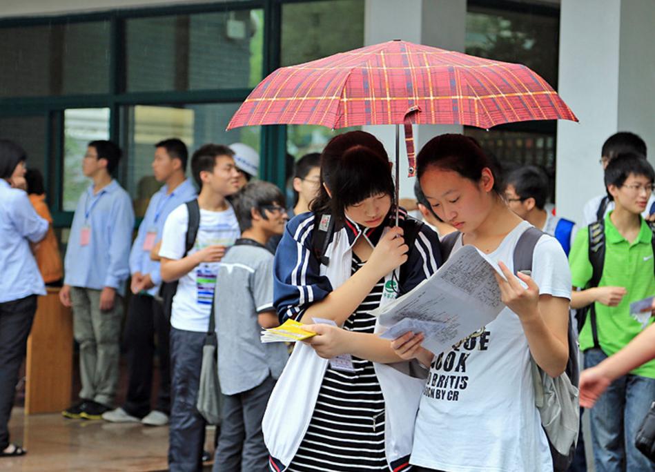 2021年二本大学录取分数线，挑战与机遇并存的升学之路