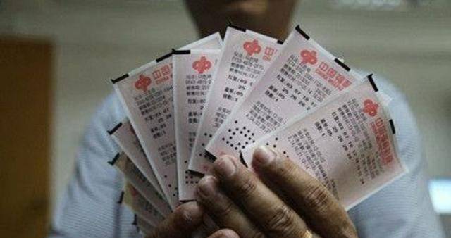 复式2 1中了多少钱，揭秘彩票大奖的奥秘