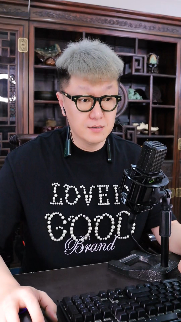 澳门六肖王小胖现状揭秘，从网络热议到现实生活的真实面貌